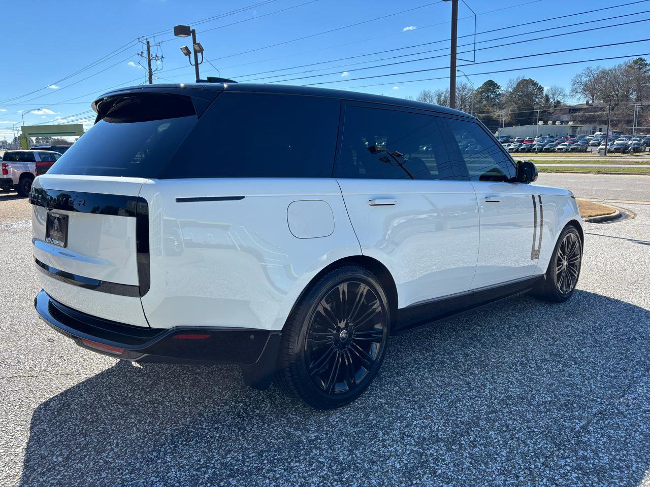 Used 2025 Land Rover Range Rover Long Wheelbase SE image 9