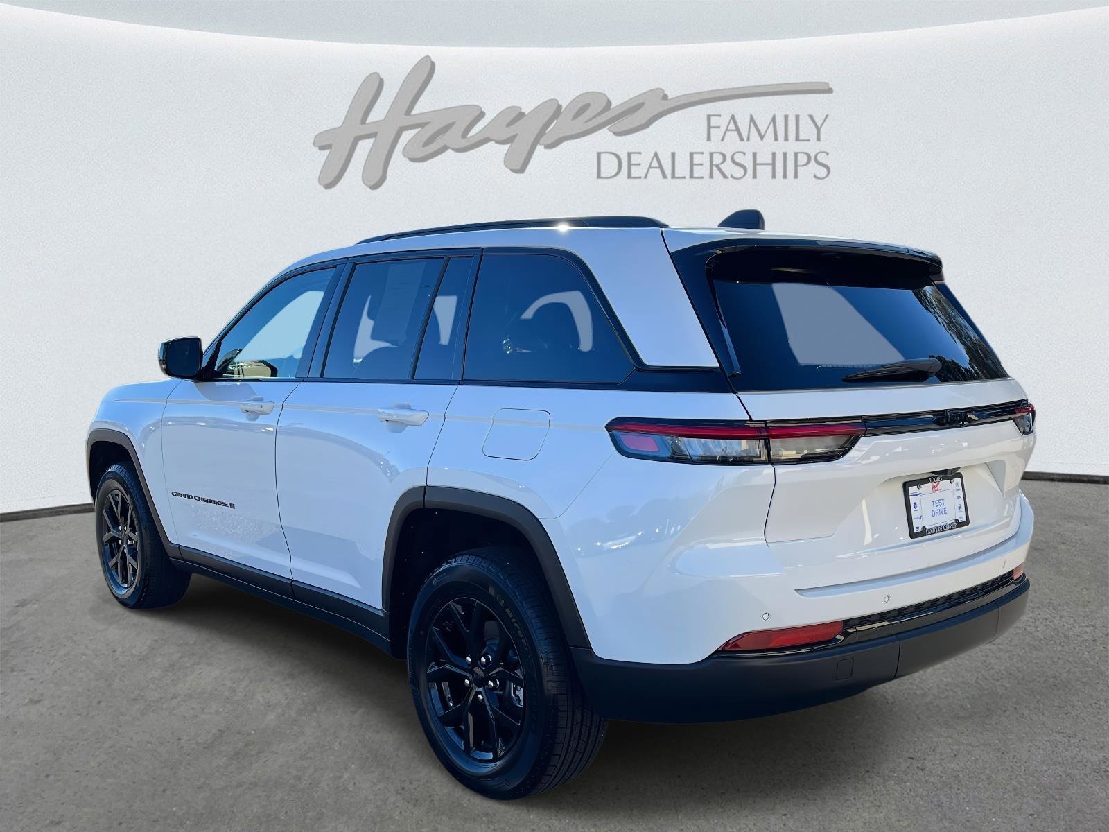 Used 2024 Jeep Grand Cherokee Altitude video 4