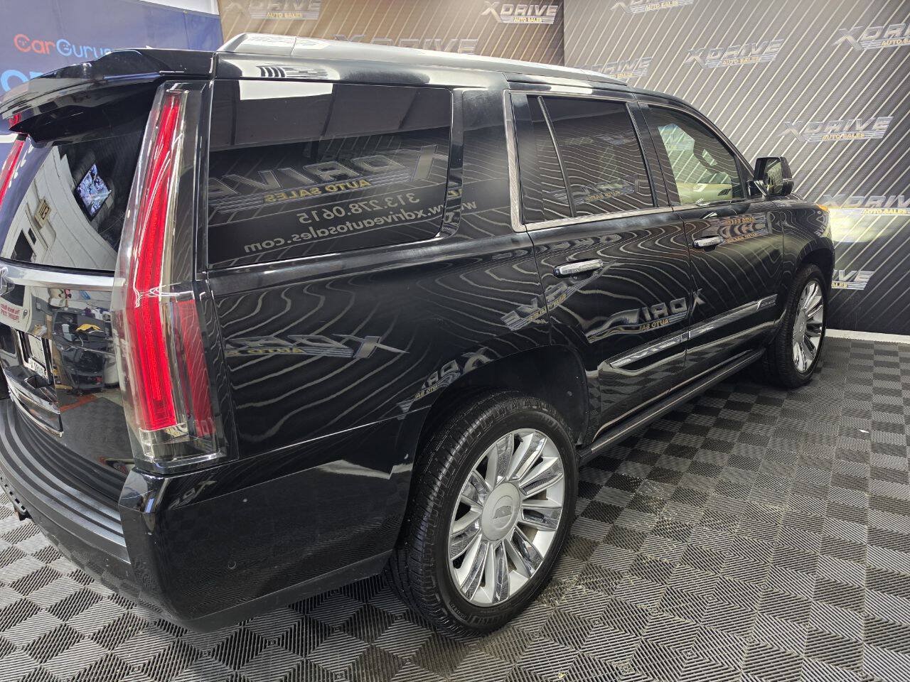 Used 2017 Cadillac Escalade Platinum RWD image 11
