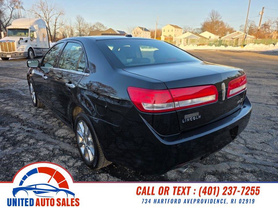 Used 2011 Lincoln MKZ image 3
