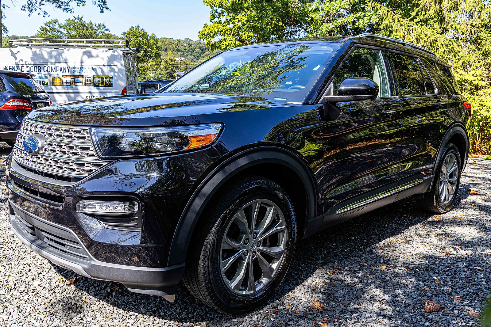 Used 2023 Ford Explorer Limited image 3