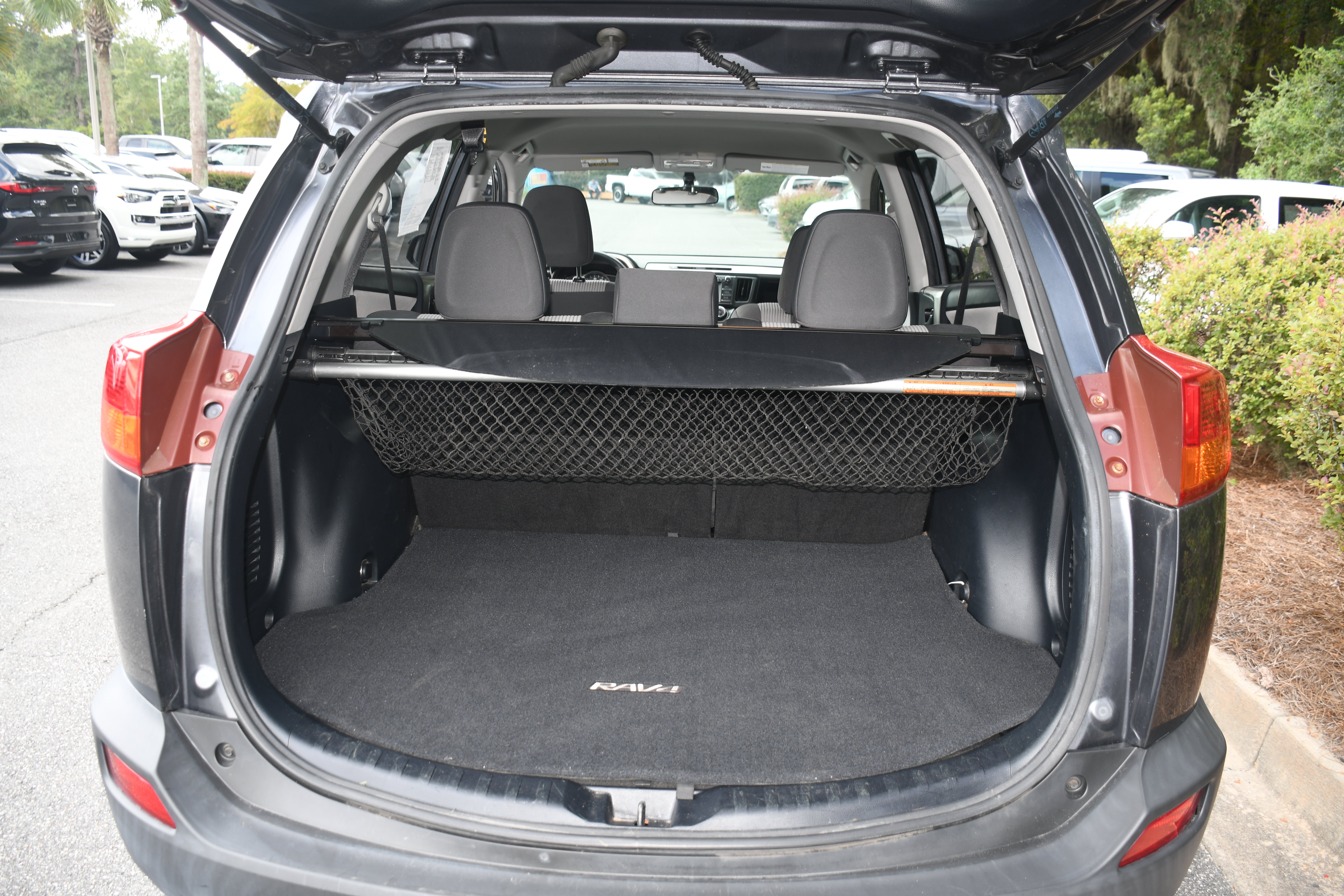 Used 2015 Toyota RAV4 LE AWD/4WD image 16