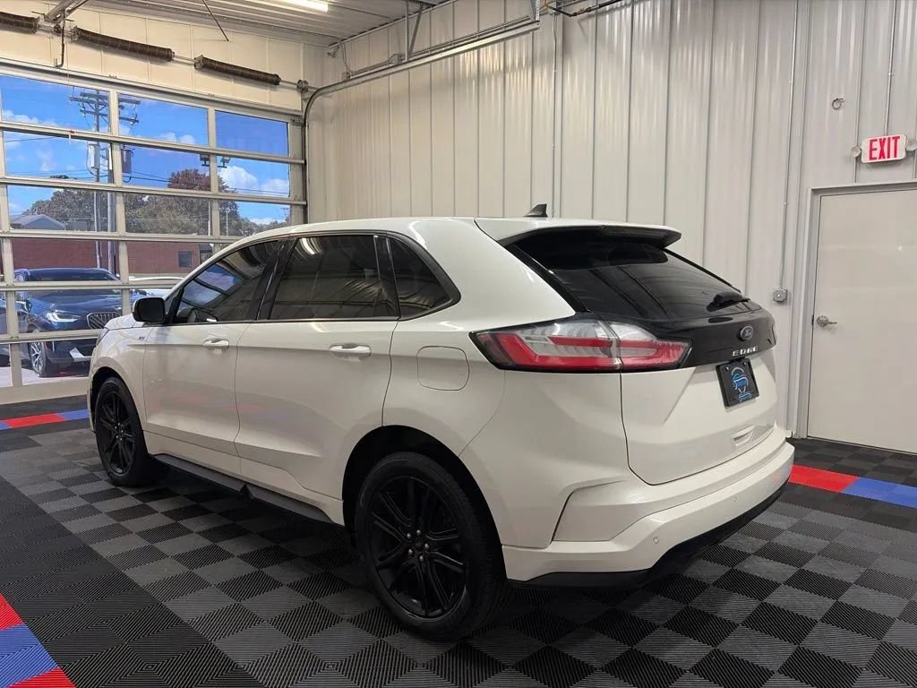 Used 2022 Ford Edge ST-Line w/ Cold Weather Package AWD/4WD image 6