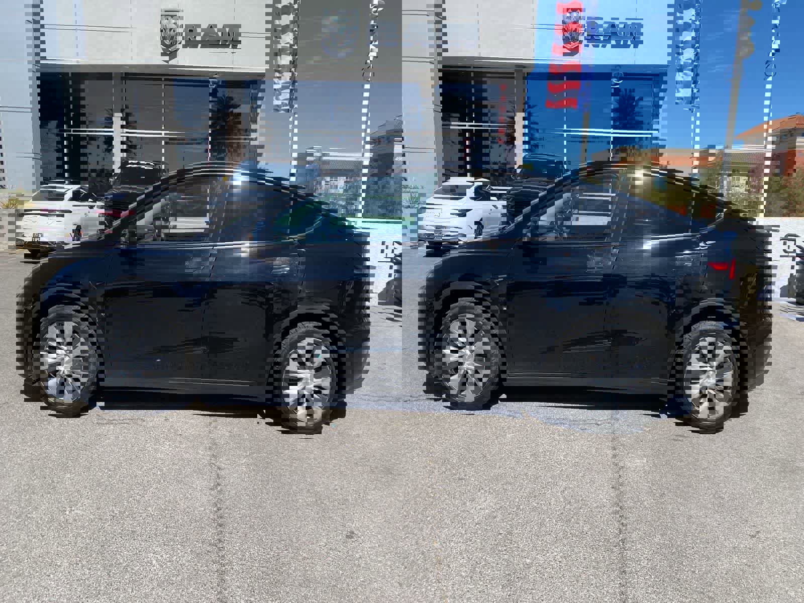 Used 2020 Tesla Model Y Long Range image 10