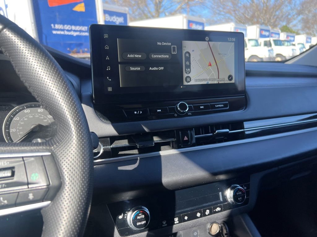 Used 2025 Mitsubishi Outlander SE image 3