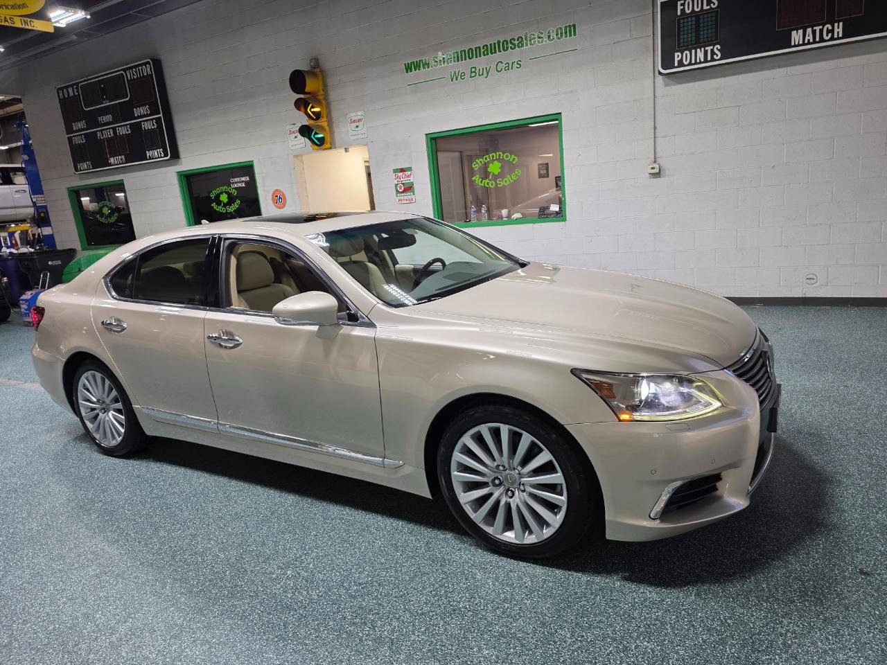 Used 2013 Lexus LS 460 w/ Comfort Pkg RWD image 4