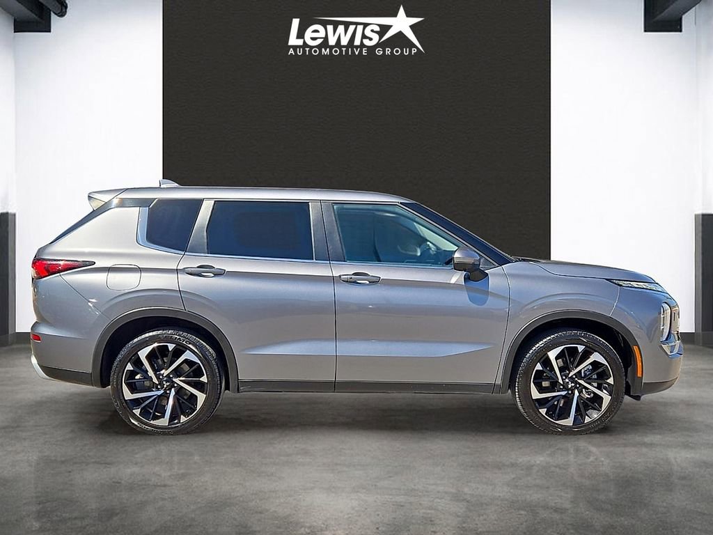 Used 2024 Mitsubishi Outlander SE image 5
