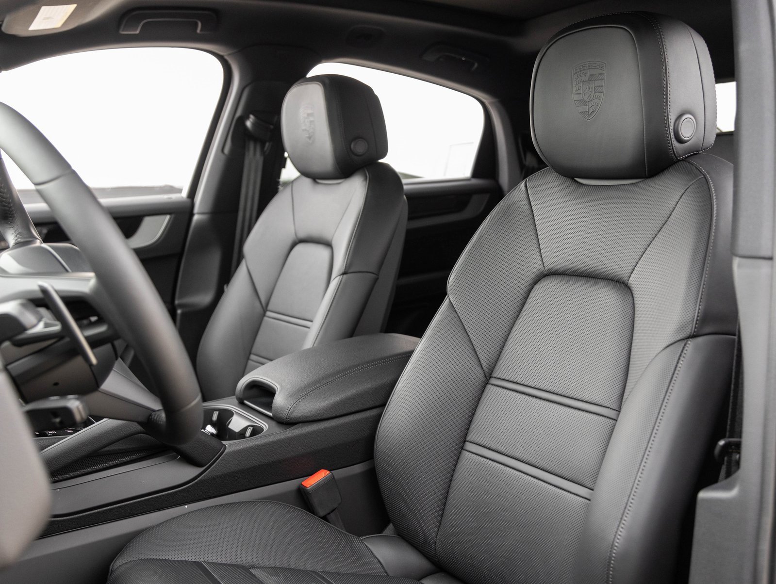 Certified 2026 Porsche Cayenne Coupe image 5