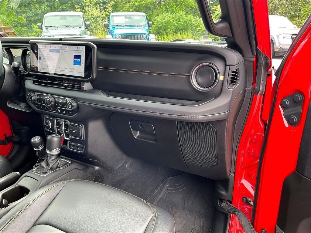 Used 2025 Jeep Wrangler Unlimited Sahara AWD/4WD image 12