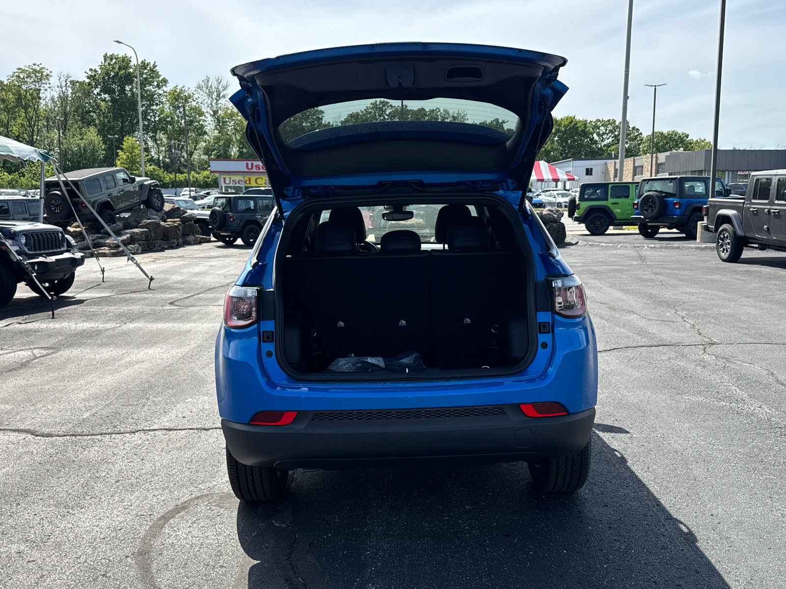 New 2026 Jeep Compass Latitude AWD/4WD image 18