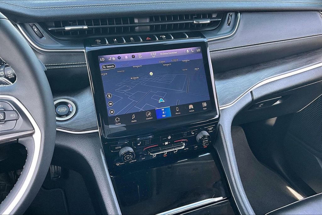 Used 2023 Jeep Grand Cherokee Limited w/ Black Appearance Package image 31