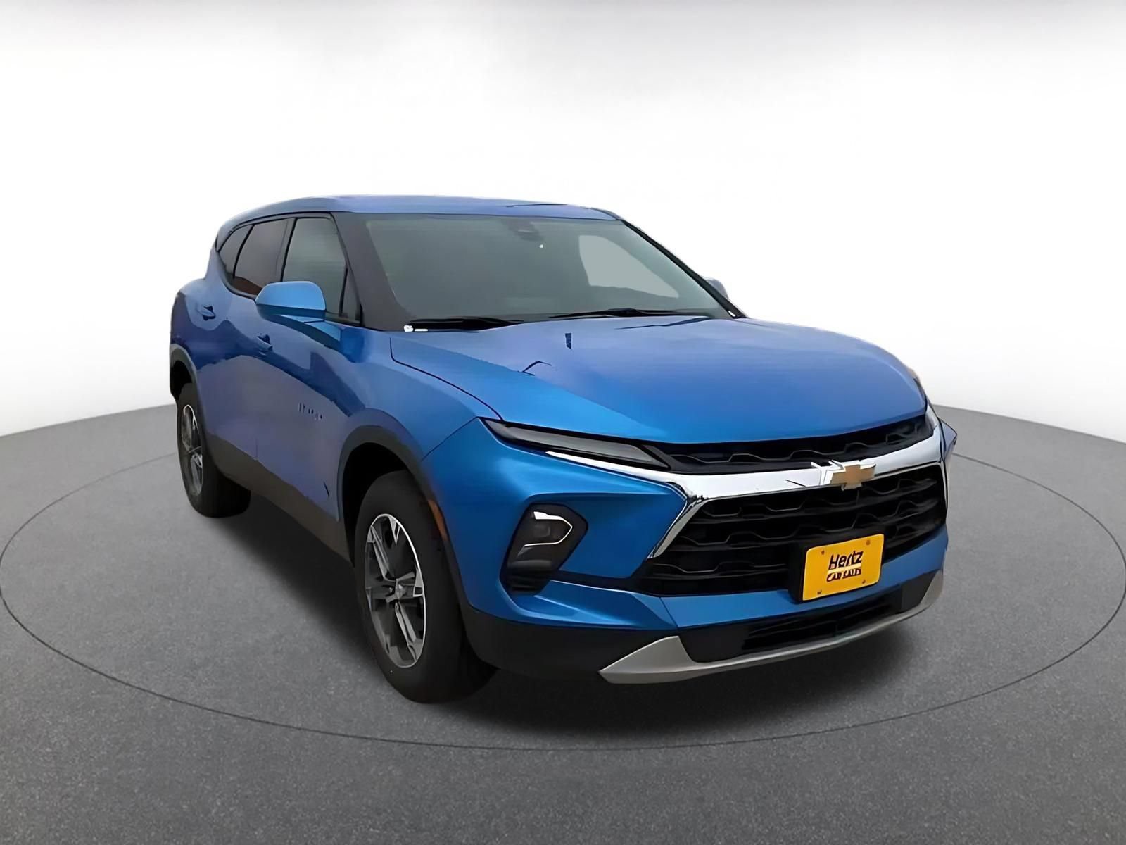 Used 2025 Chevrolet Blazer LT FWD image 3