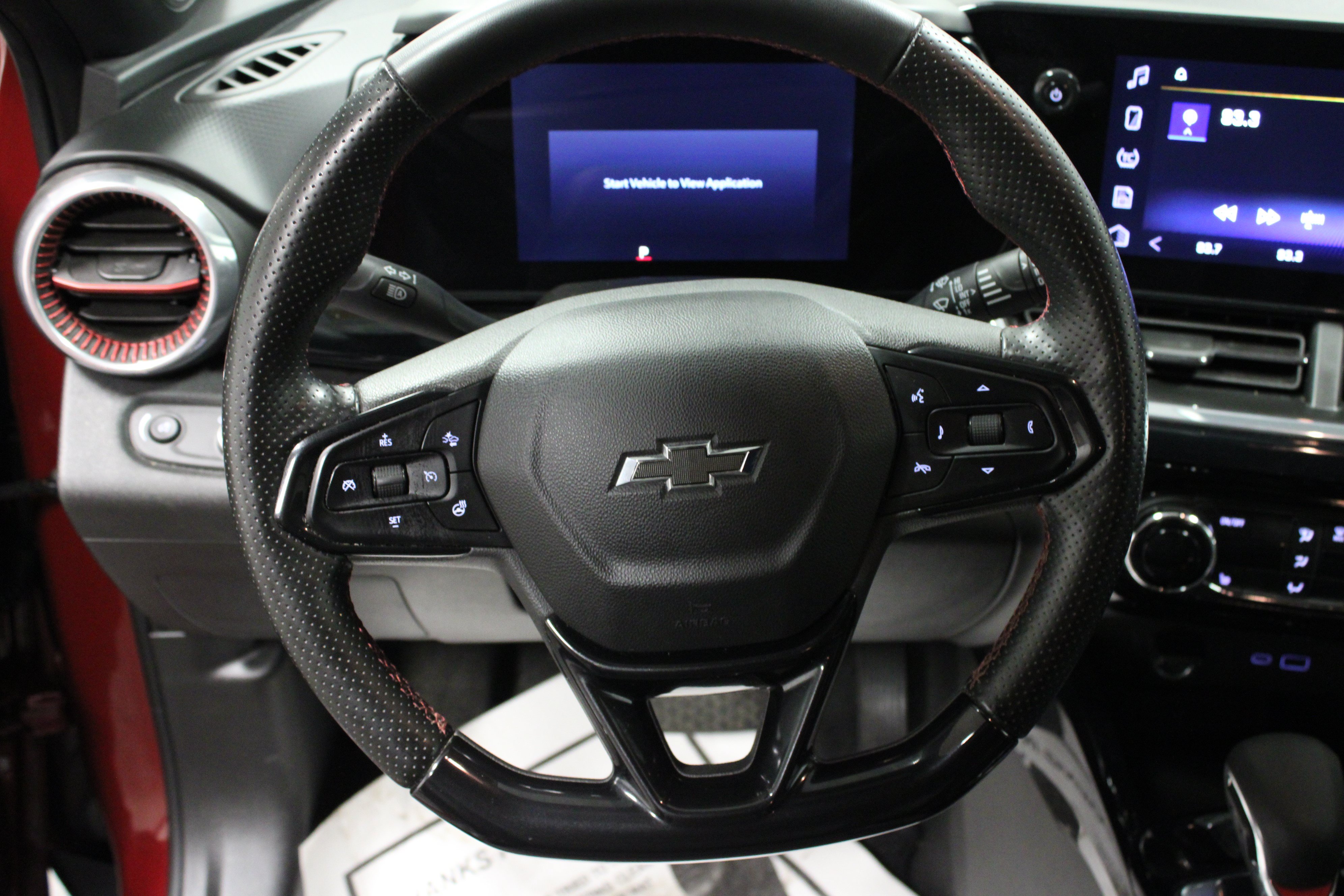 Used 2025 Chevrolet Trax RS w/ Driver Confidence Package FWD image 17