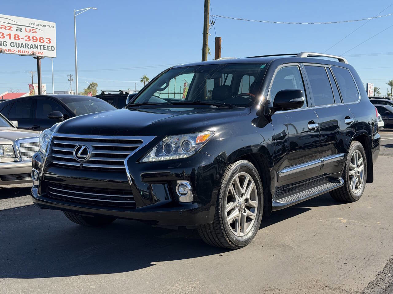 Used 2015 Lexus LX 570 4WD w/ Luxury Package image 2