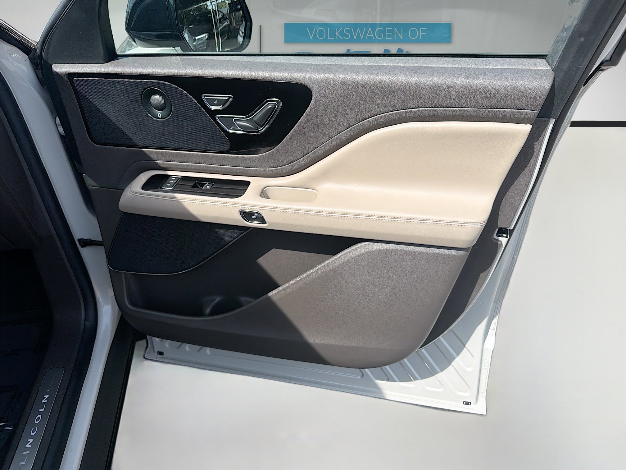 Used 2022 Lincoln Aviator Reserve image 35