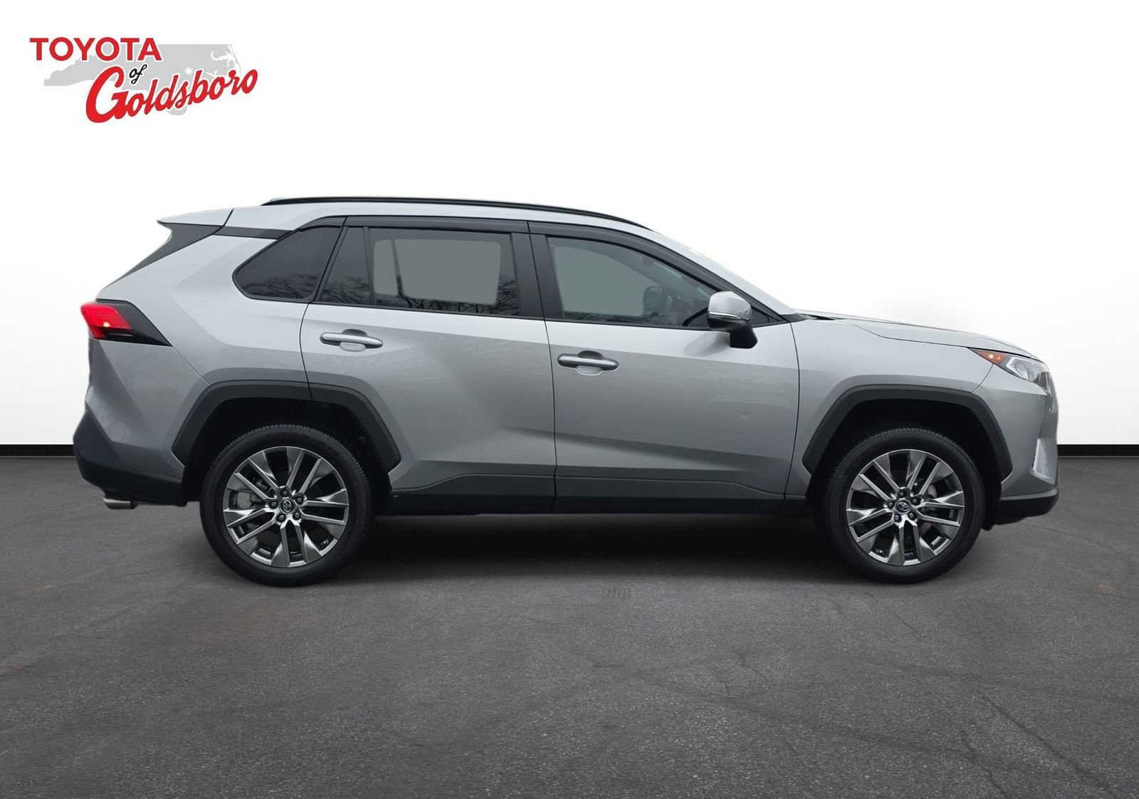Used 2019 Toyota RAV4 XLE Premium image 4