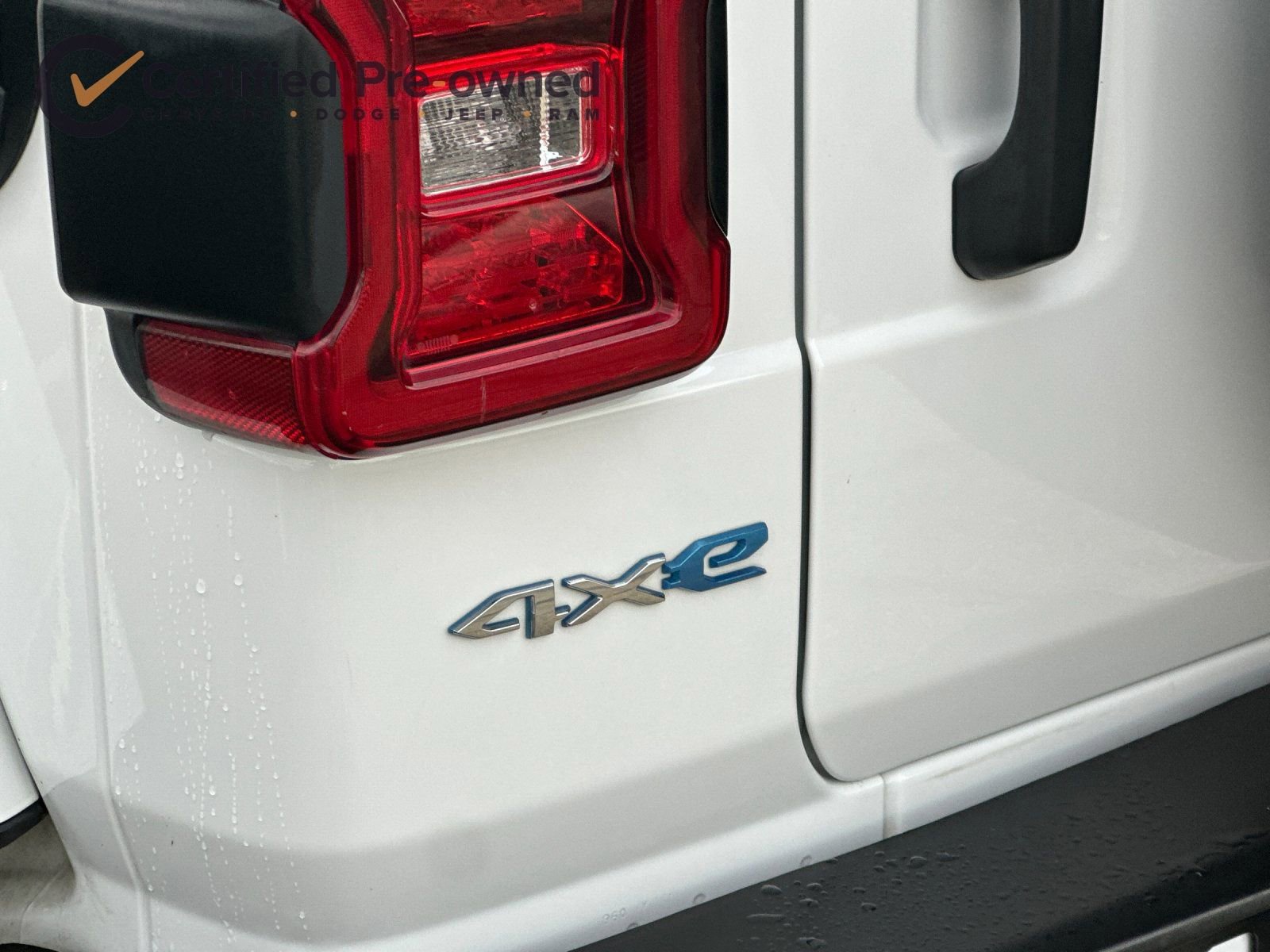 Used 2021 Jeep Wrangler Unlimited Sahara w/ Cold Weather Group image 28