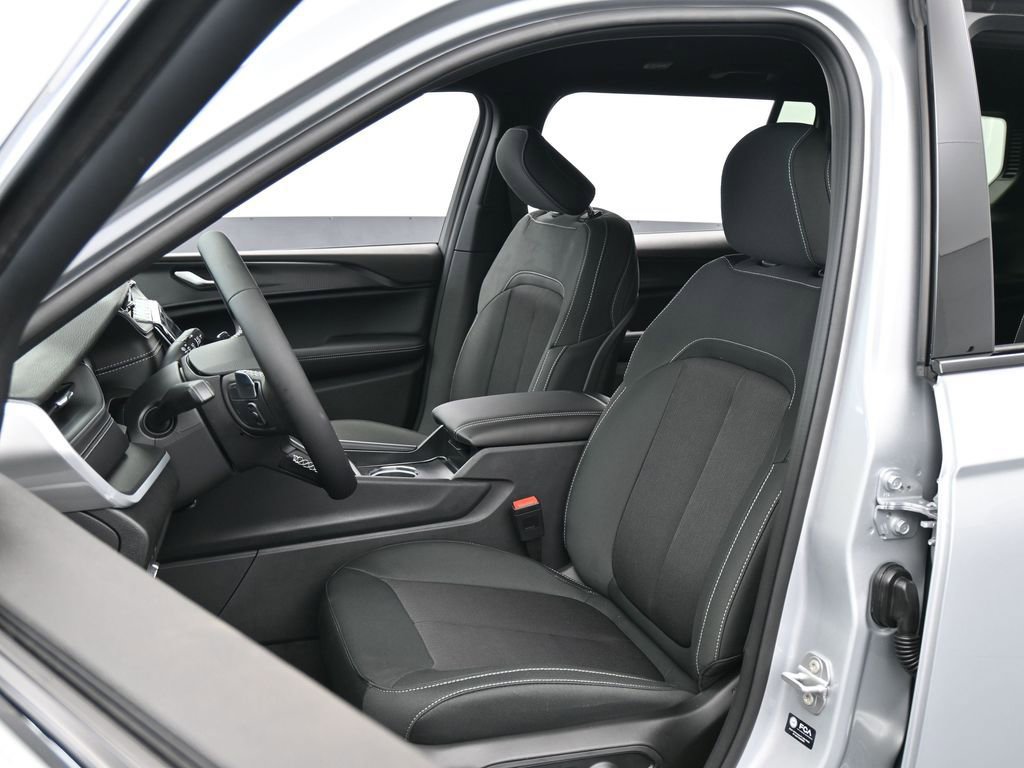 New 2026 Jeep Grand Cherokee L Laredo RWD image 10