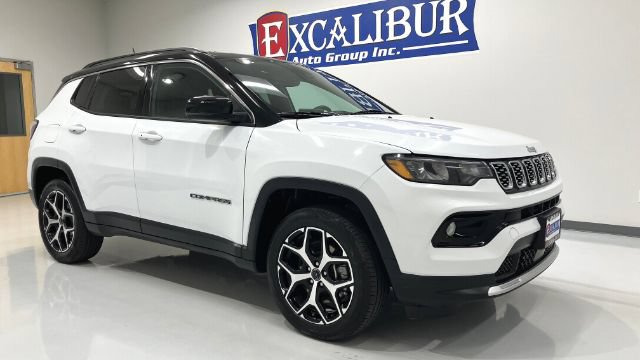 Used 2025 Jeep Compass Limited AWD/4WD image 2