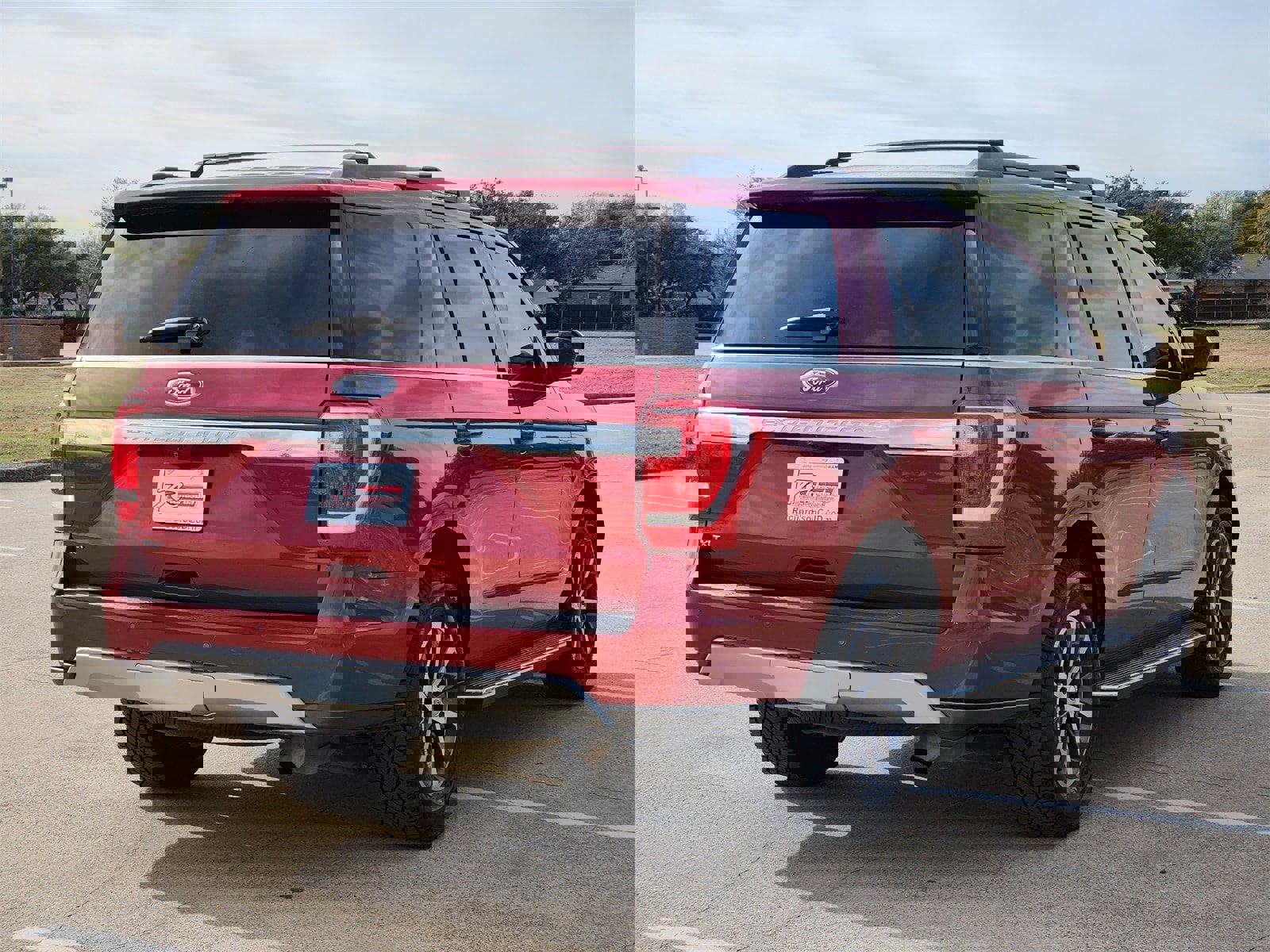 Used 2020 Ford Expedition XLT w/ Equipment Group 202A image 6