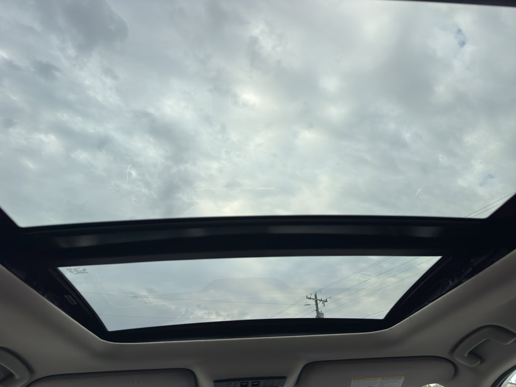 Used 2023 Nissan Pathfinder Platinum image 9