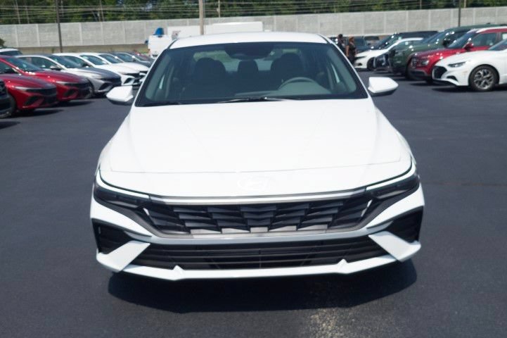 New 2026 Hyundai Elantra SE FWD image 2