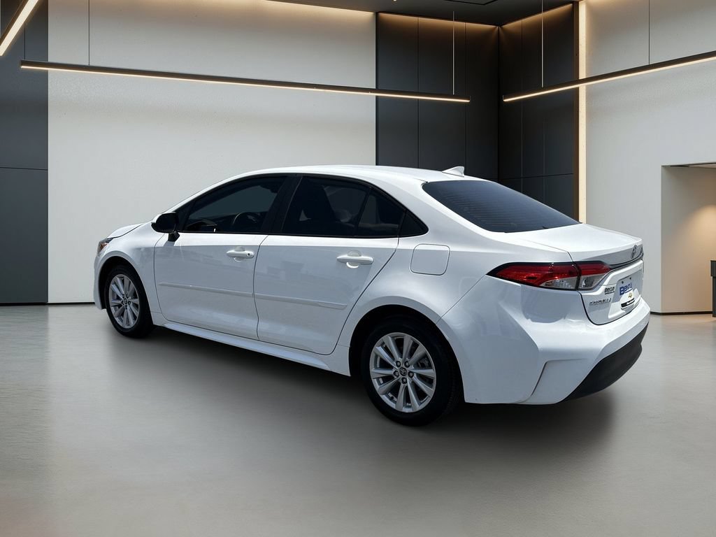 Used 2024 Toyota Corolla LE FWD image 3