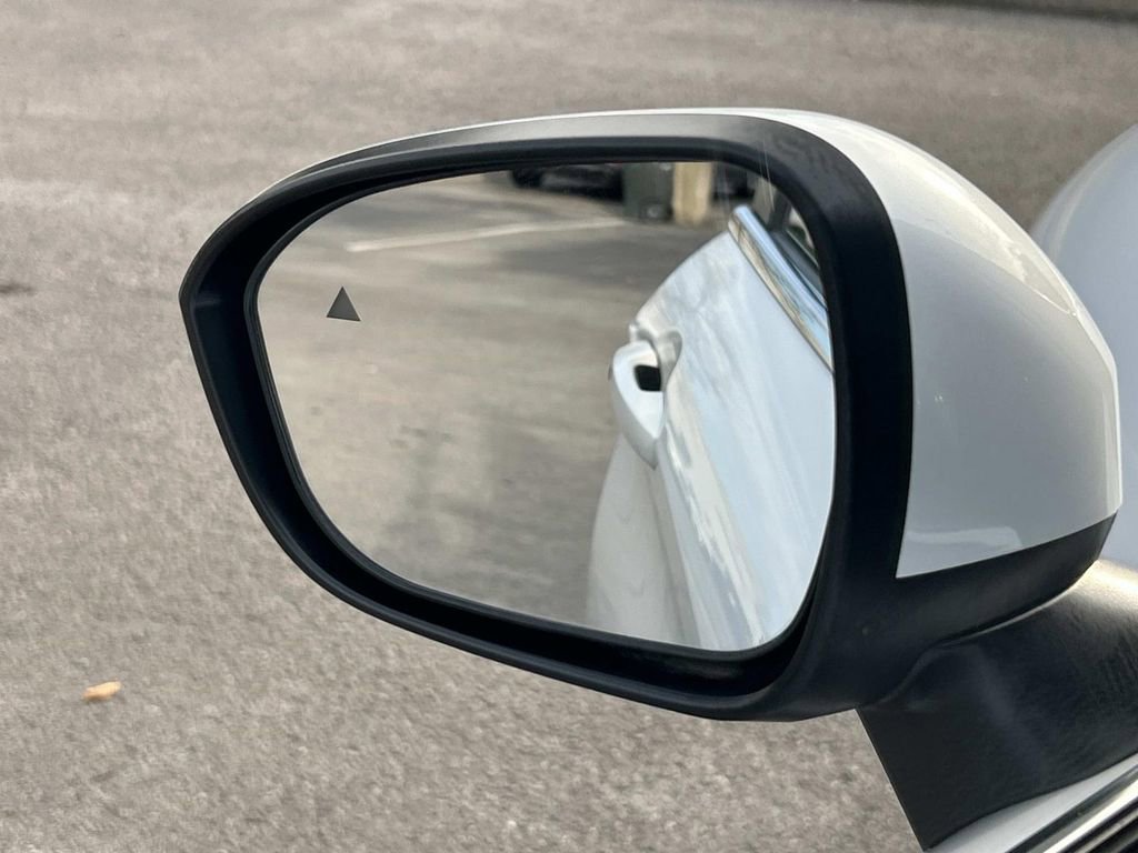 Used 2024 Mitsubishi Outlander SE image 17