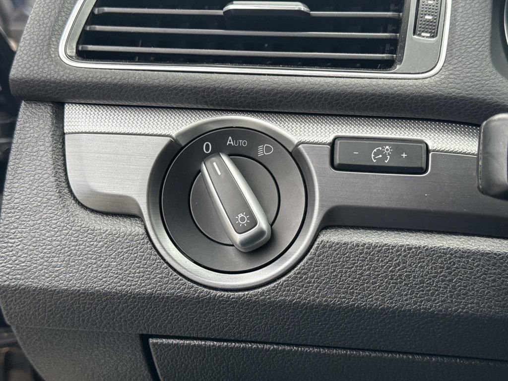 Used 2016 Volkswagen Passat 1.8T R-Line w/ R-Line Lighting Package image 30