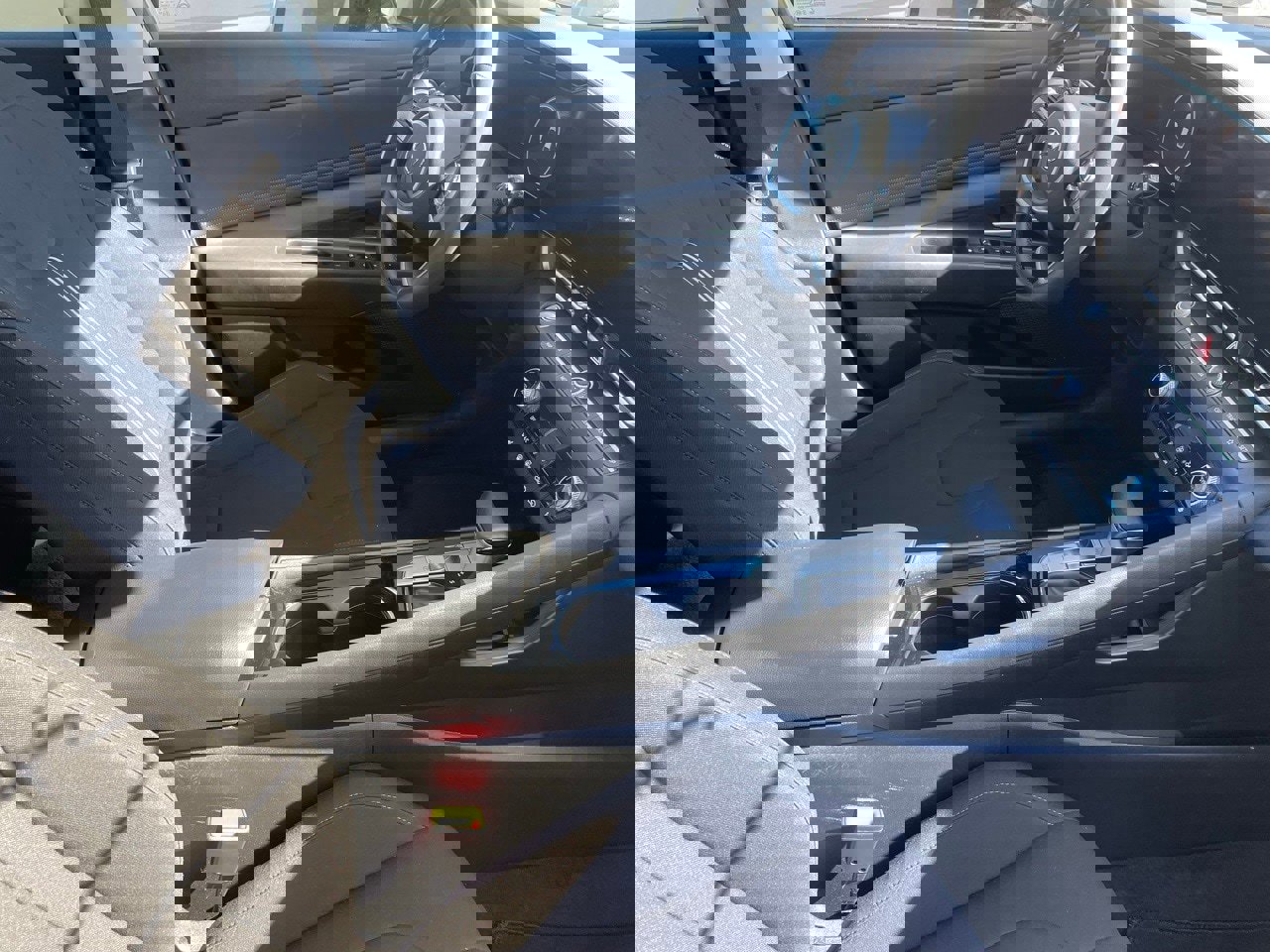 Used 2023 Hyundai Elantra SEL w/ Convenience Package image 3