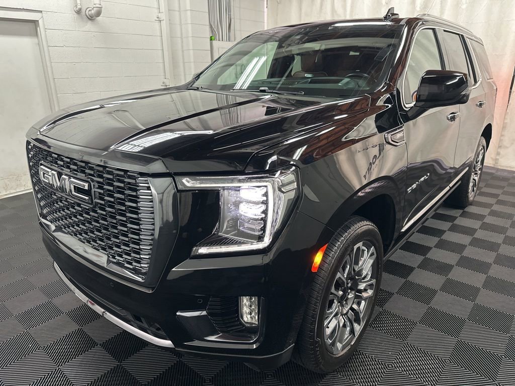 Used 2024 GMC Yukon Denali Ultimate AWD/4WD image 4