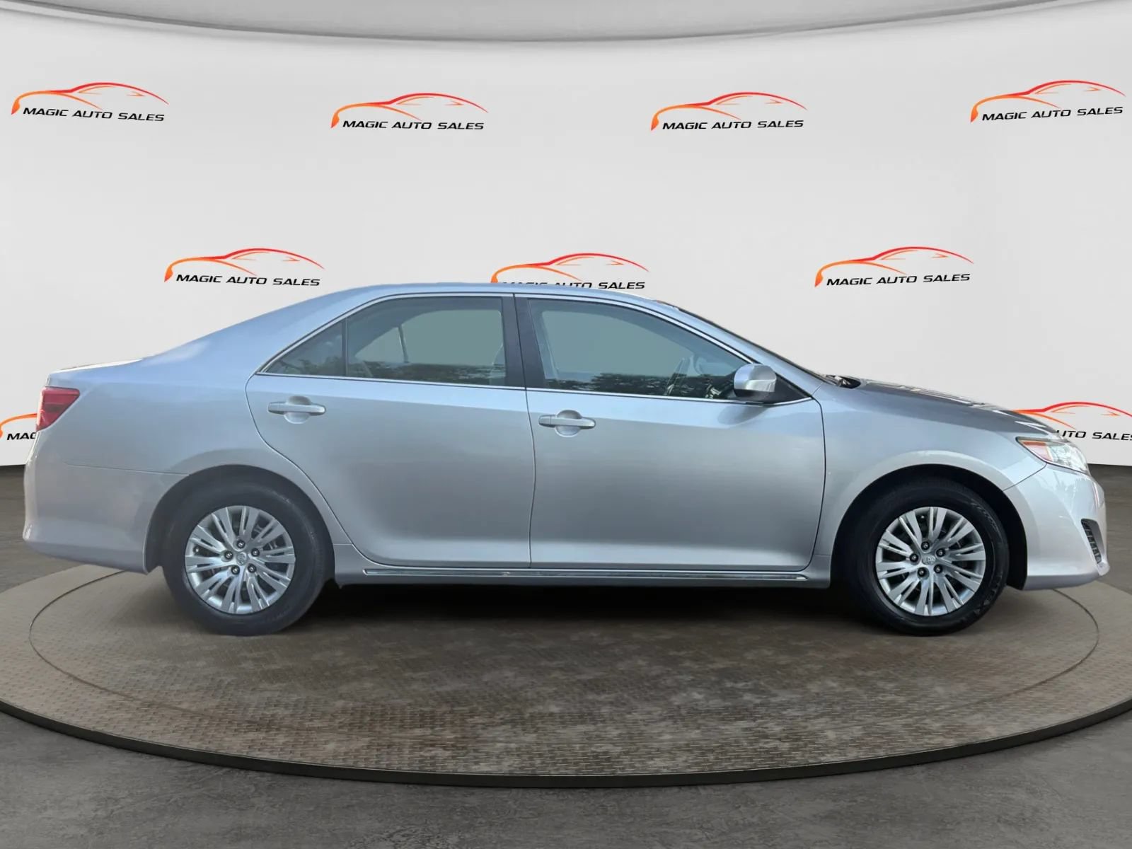 Used 2012 Toyota Camry LE FWD image 6