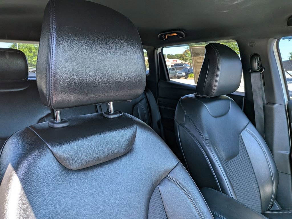Used 2023 Jeep Compass Latitude w/ Convenience Group AWD/4WD image 20