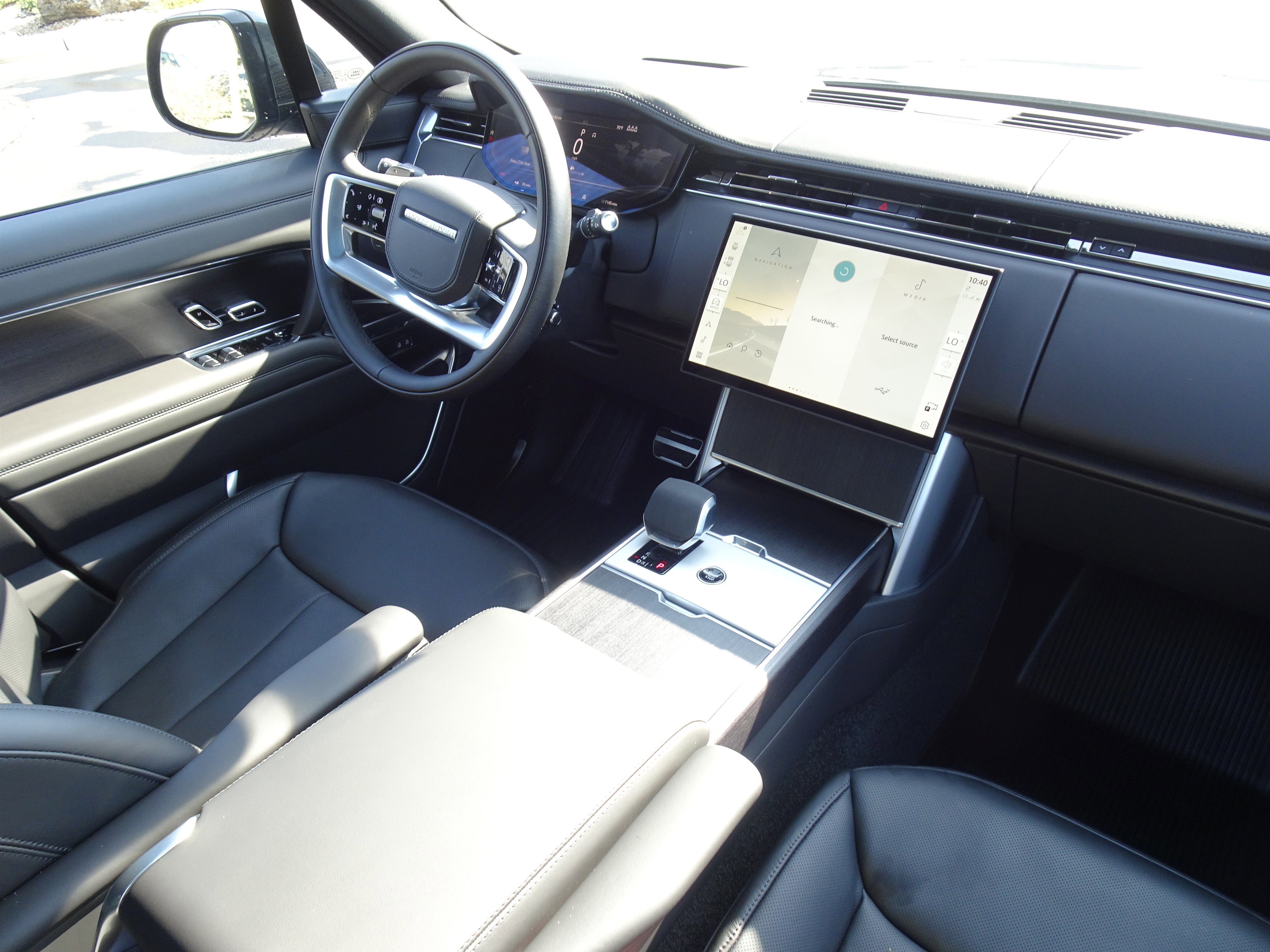 Certified 2025 Land Rover Range Rover SE image 23