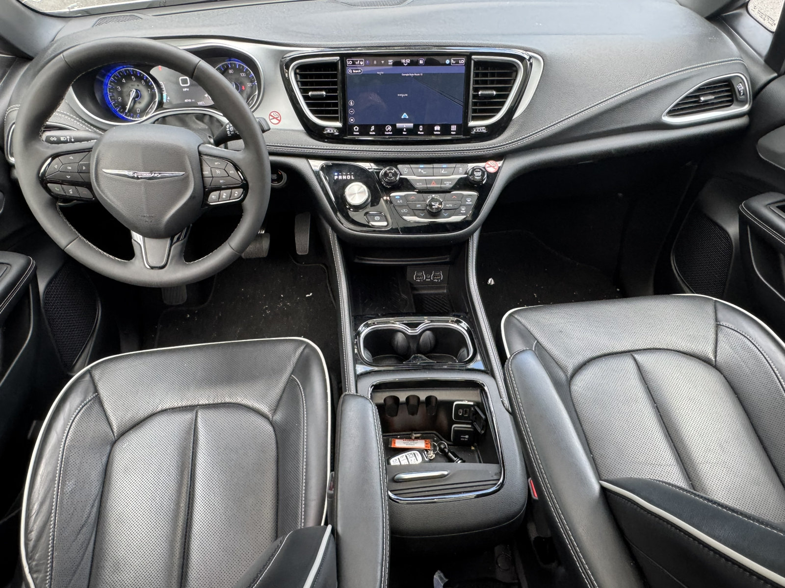 Used 2025 Chrysler Pacifica Limited FWD image 26