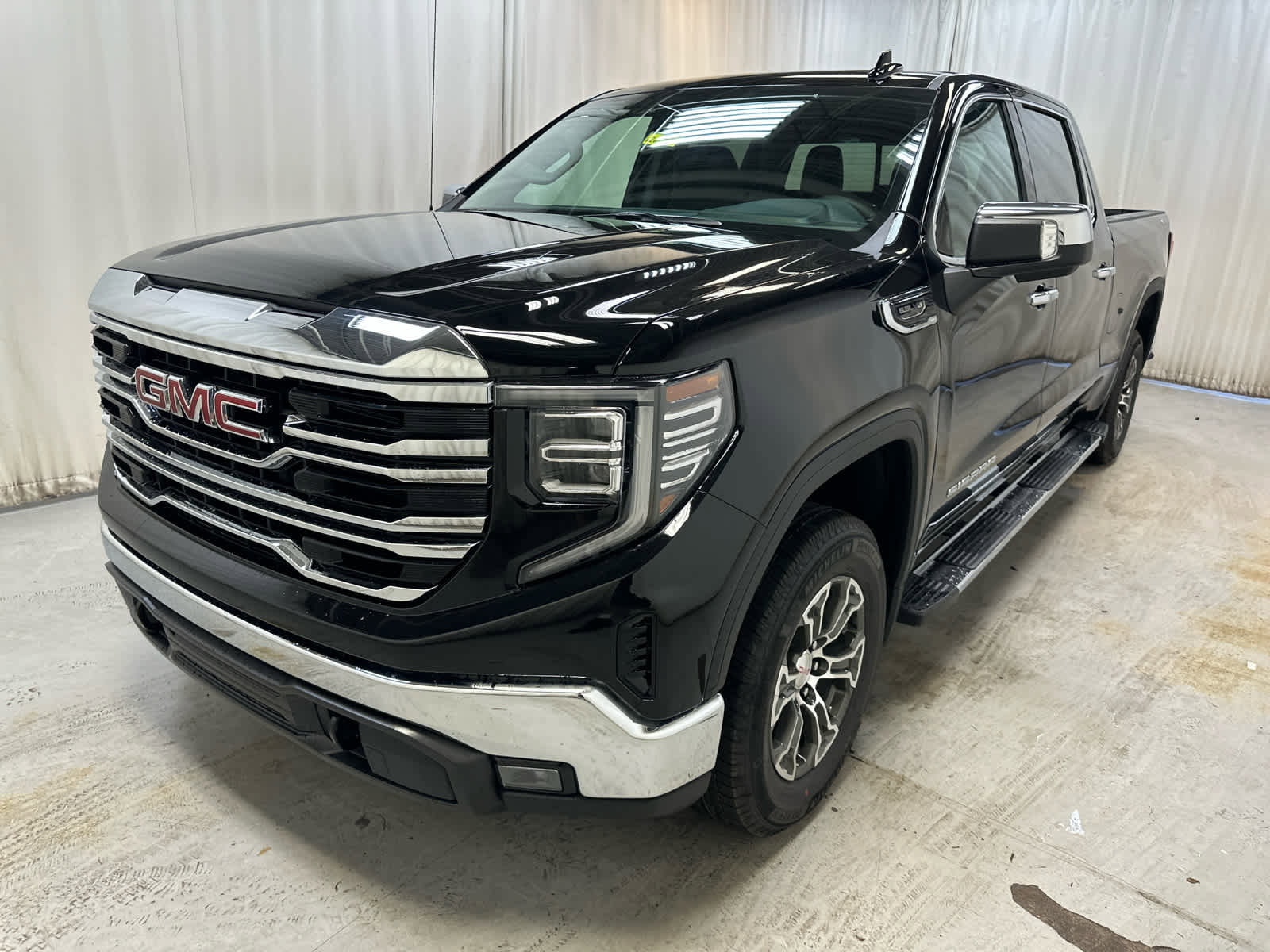 New 2026 GMC Sierra 1500 SLT w/ SLT Convenience Package image 9