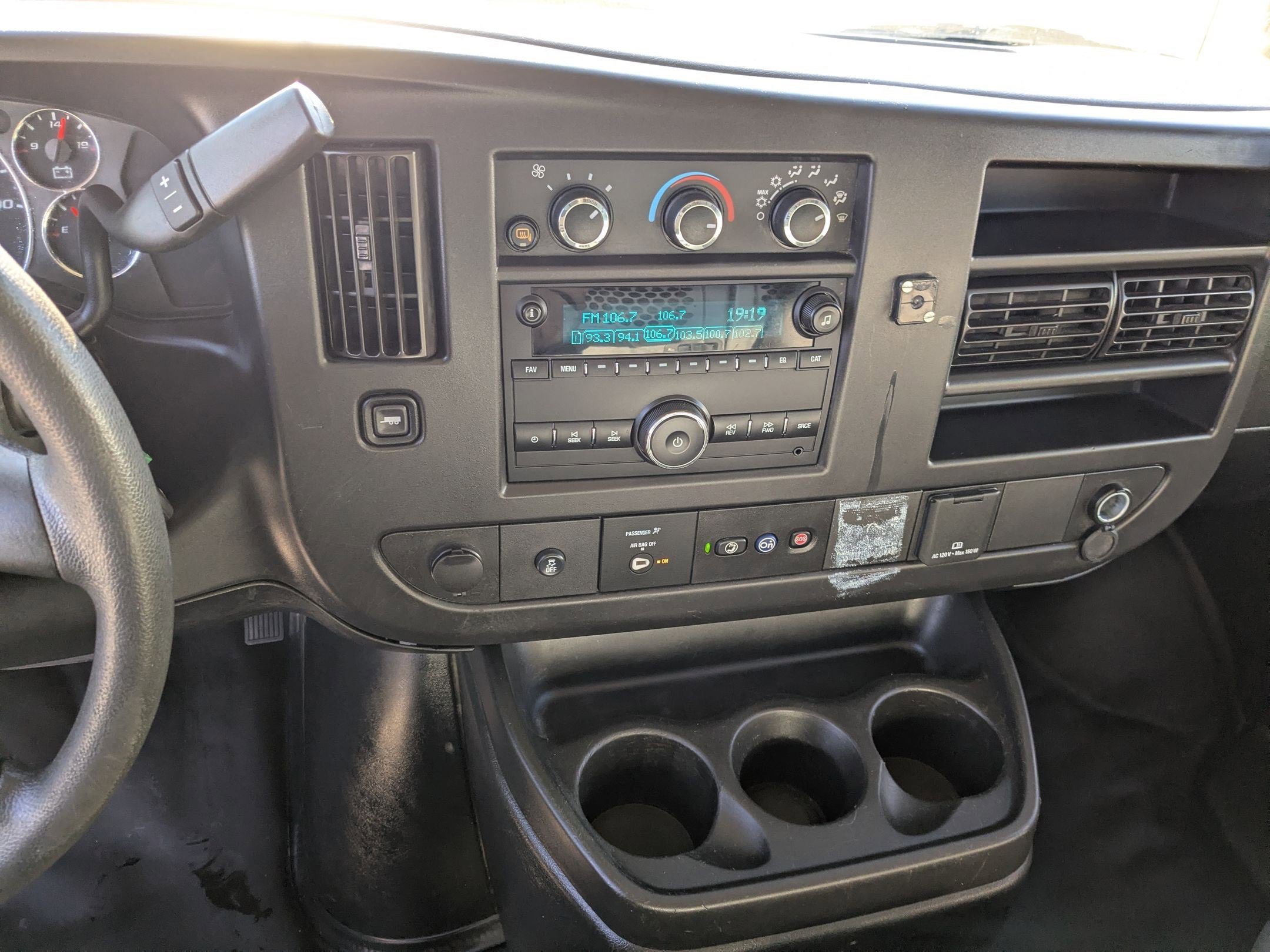 Used 2019 Chevrolet Express 3500 w/ Driver Convenience Package image 15