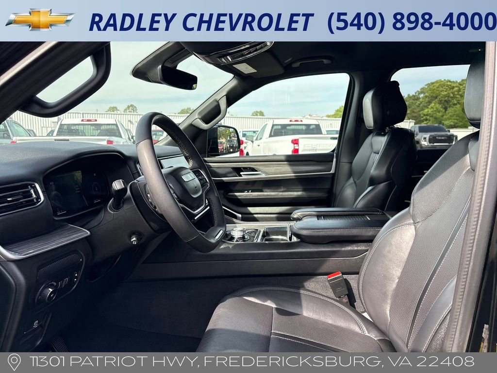 Used 2024 Jeep Wagoneer L Series II w/ Flexible Seating Group AWD/4WD image 7