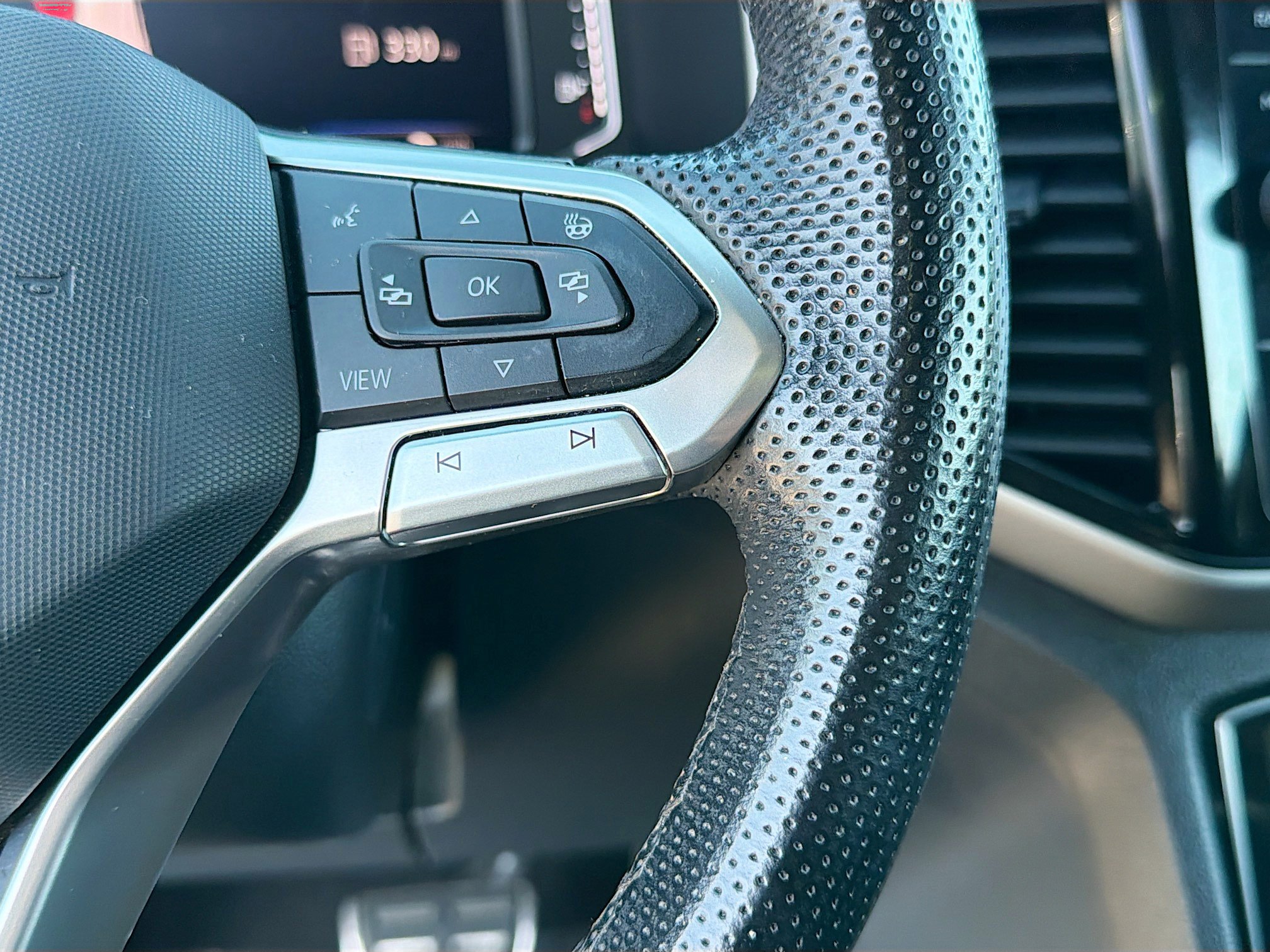 Used 2023 Volkswagen Atlas Cross Sport SEL image 38