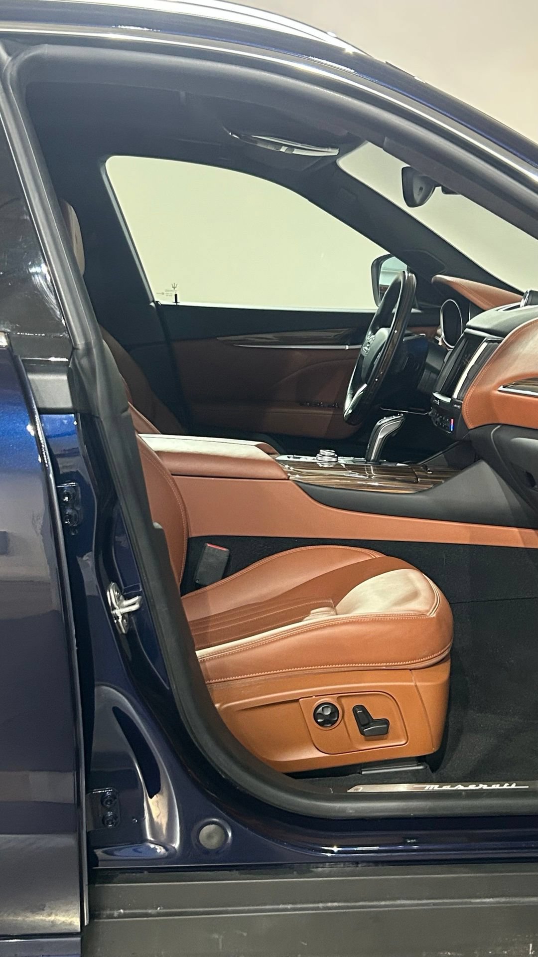 Used 2019 Maserati Levante GranLusso AWD/4WD image 60