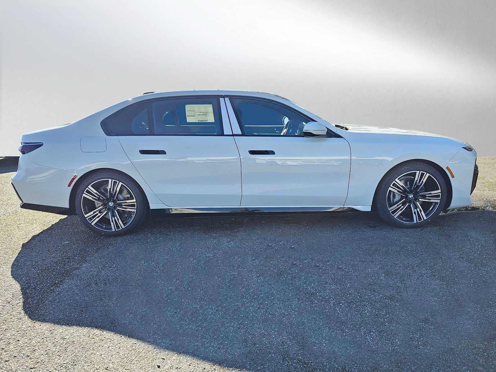 Used 2024 BMW i7 xDrive60 image 8