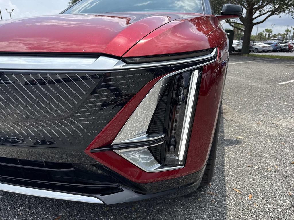 New 2026 Cadillac Lyriq Signature Luxury w/ LPO, Floor Liner Package RWD image 9