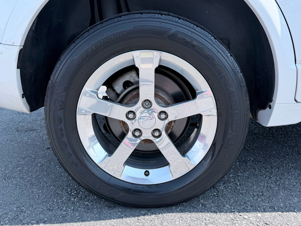 Used 2013 Chevrolet Captiva Sport LT FWD image 32