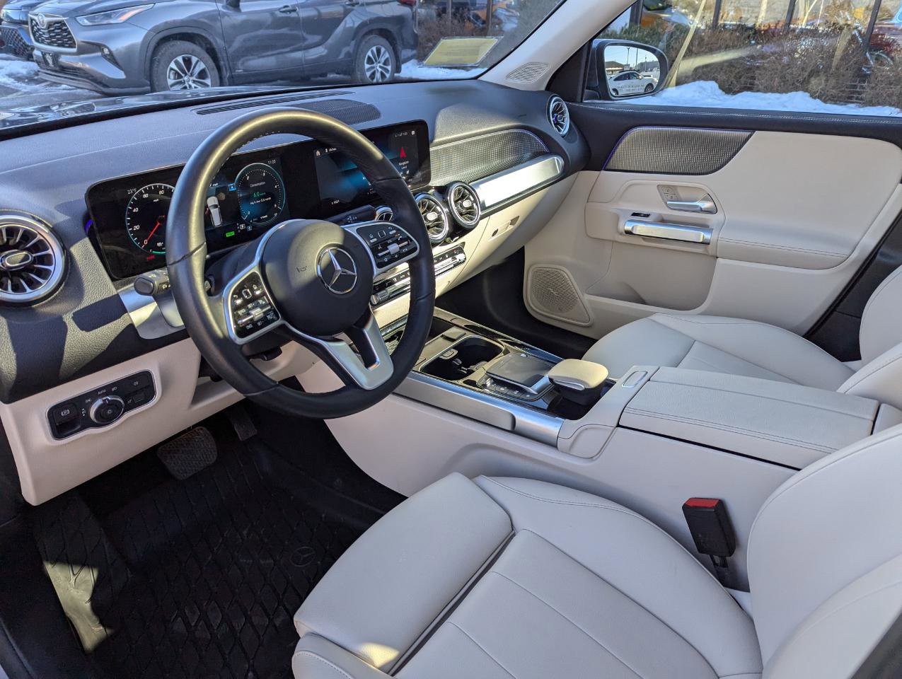 Used 2022 Mercedes-Benz EQB 300 4MATIC image 13