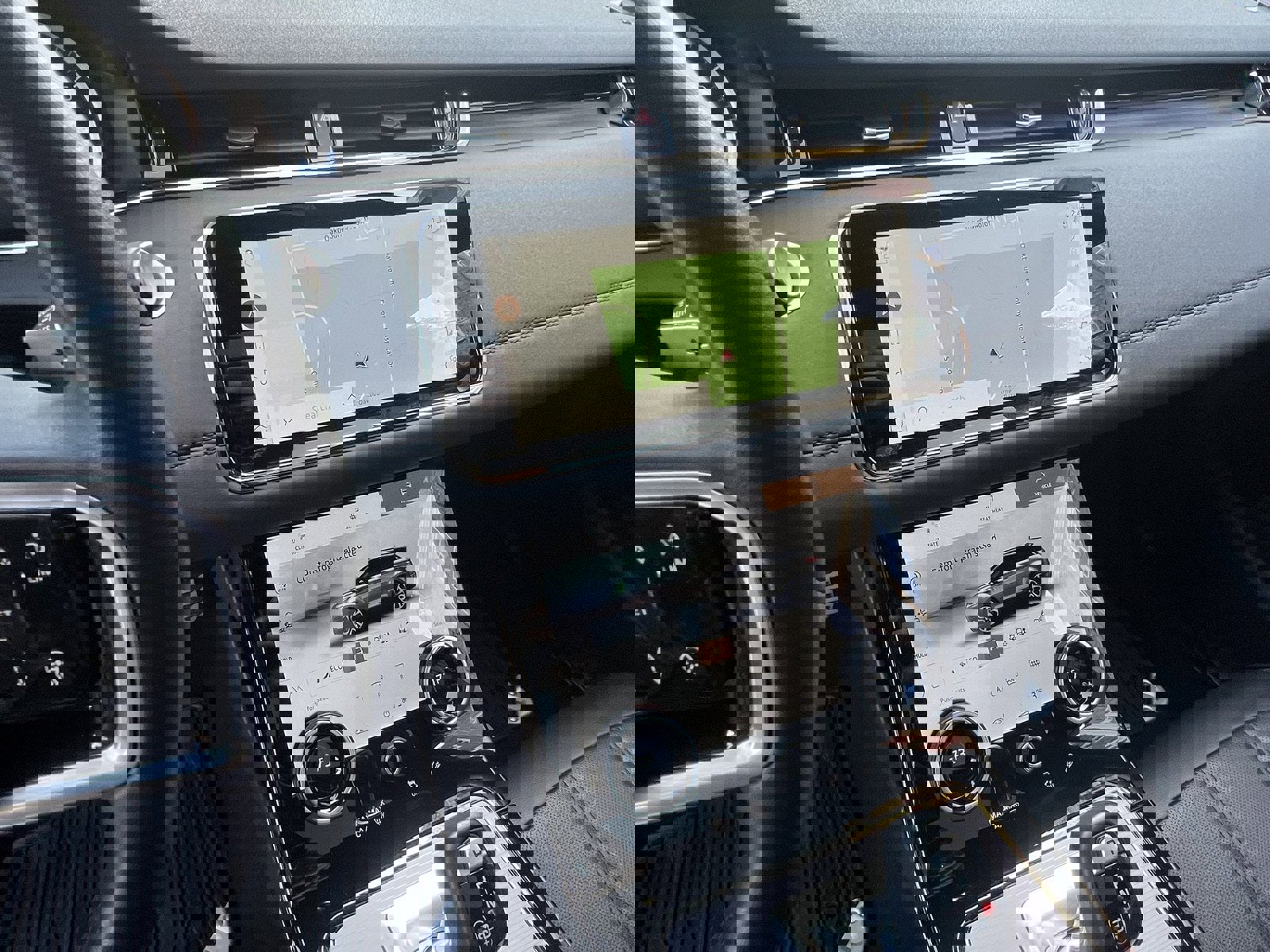 Used 2023 Land Rover Range Rover Evoque R-Dynamic SE image 22