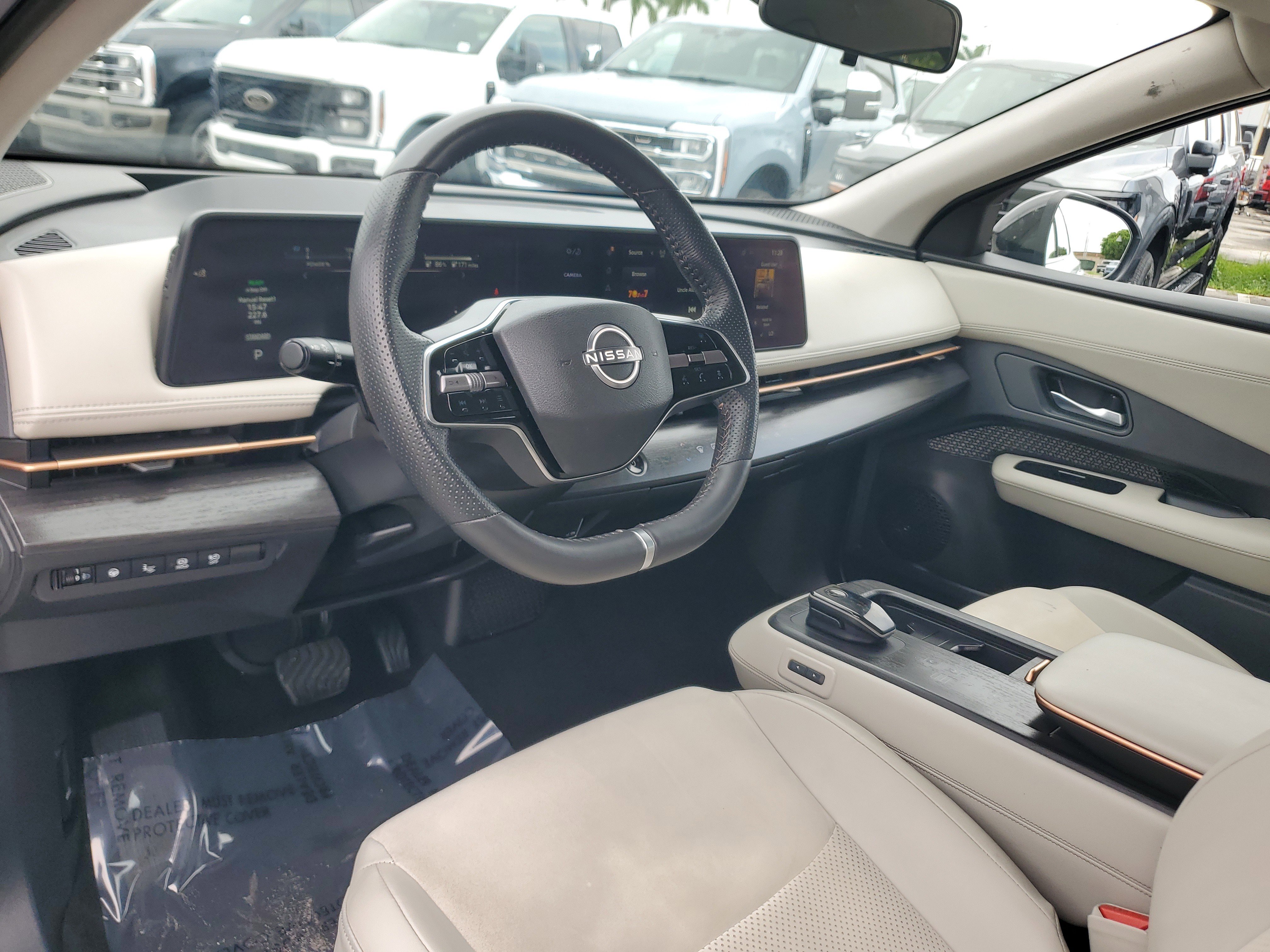 Used 2025 Nissan Ariya AWD image 9