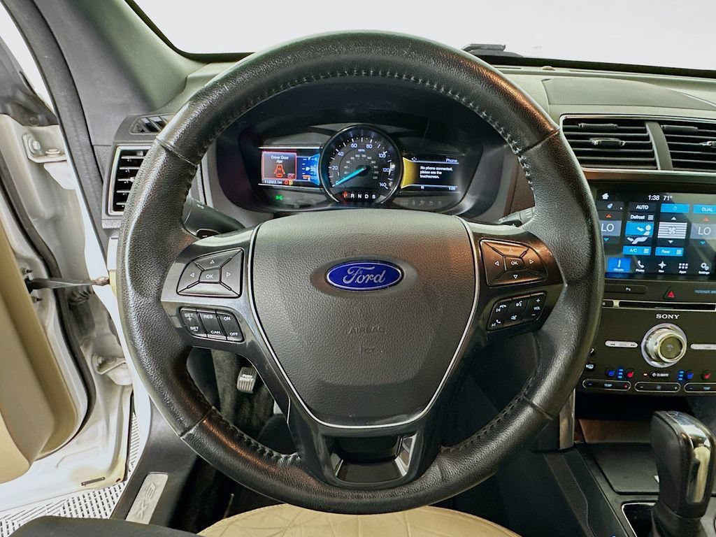 Used 2017 Ford Explorer Limited FWD image 18