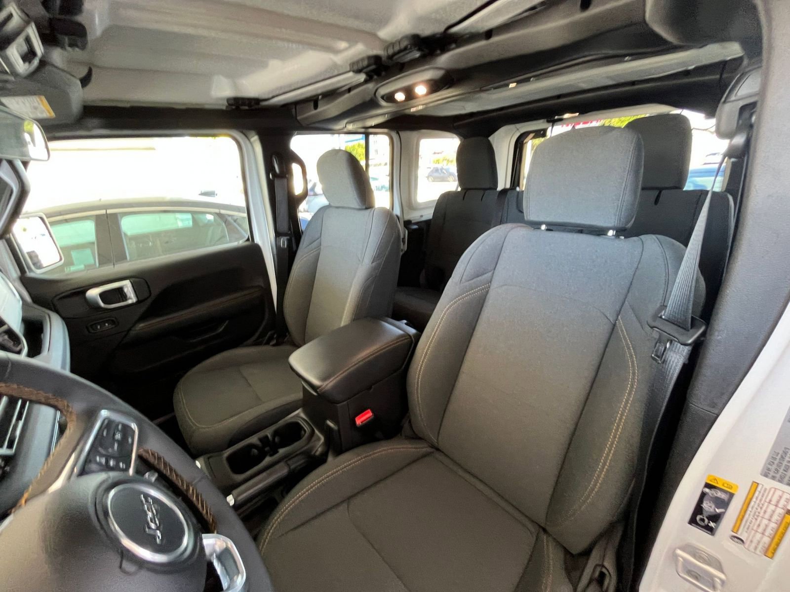 Used 2025 Jeep Wrangler Sahara image 36