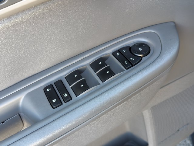 Used 2017 Chevrolet Traverse LT FWD image 25