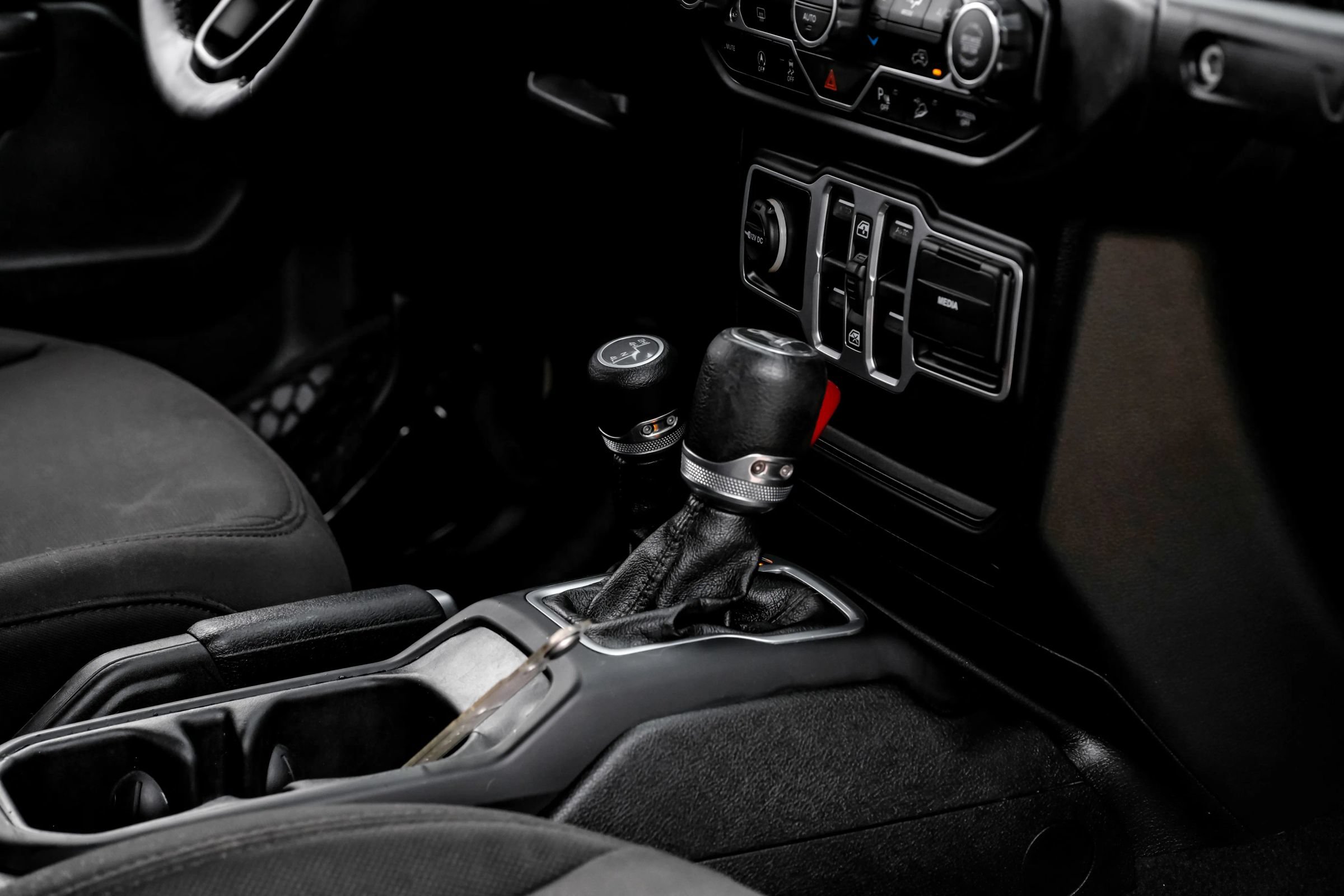 Used 2018 Jeep Wrangler Unlimited Sport S AWD/4WD image 21
